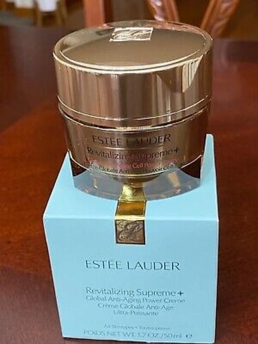 كريم إستي لودر ريفايتاليزينج سوبريم+ العالمي المضا...