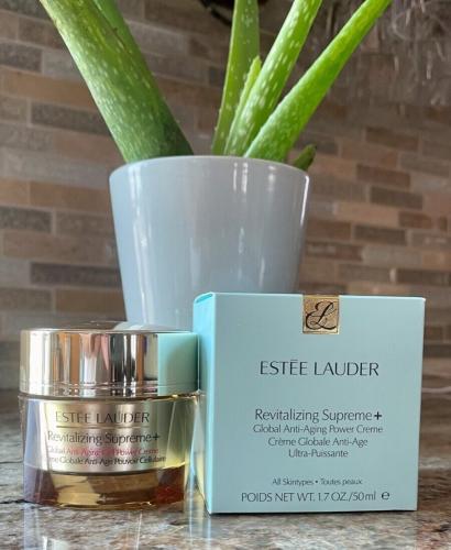 كريم إستي لودر ريفايتاليزينج سوبريم+ العالمي المضا...