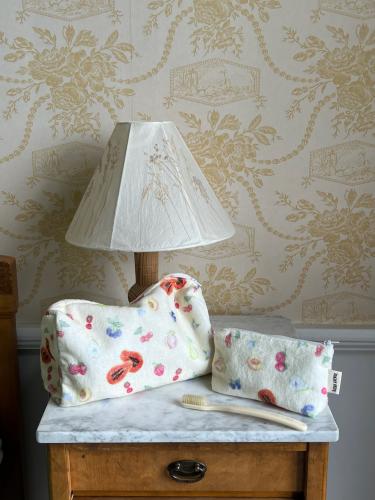 شنطة مستحضرات صغيره - الفواكه