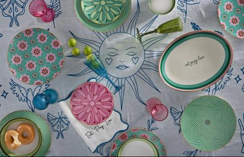 Eat Pray Love - مفرش طاولة طعام