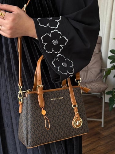 شنطه شانيل اسود لوقو فضي