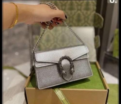شنطه كوتش فضي ماستر