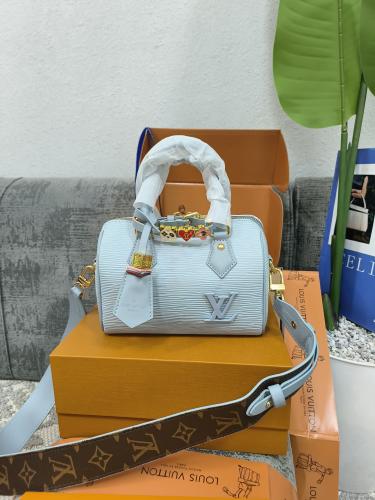 شنط لويس فيتون سماري