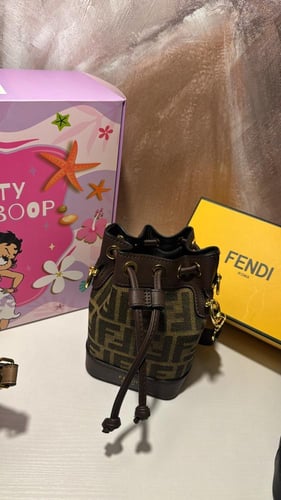 شنطه فندي ماستر