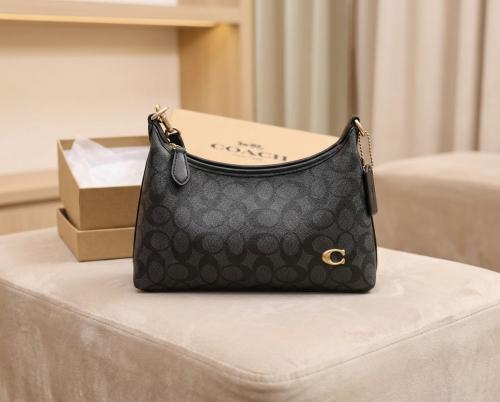 شنطة كوتش اسود