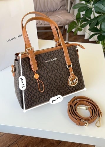 شنطه شانيل اسود لوقو فضي