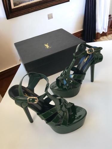 كعب سان لوران