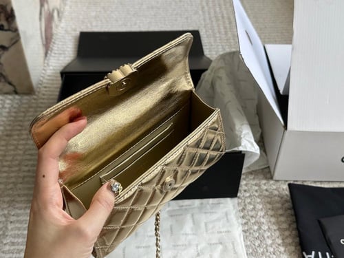 شنطه شانيل فضي ماستر