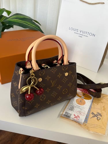 شنطه لويس فيتون بدون الكرز