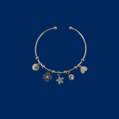 The silver rose pendant