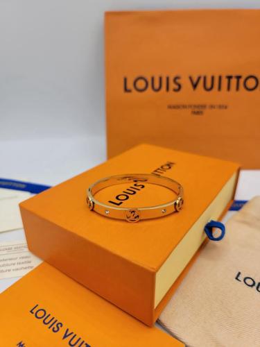 اسواره لويس فيتون مع ملحقاتها