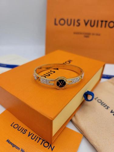 اسواره لويس فيتون مع ملحقاتها