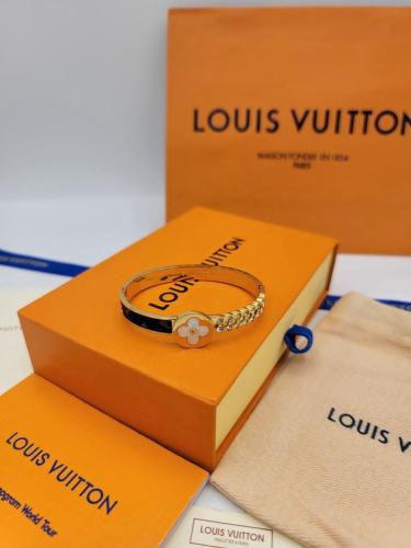 اسواره لويس فيتون مع ملحقاتها