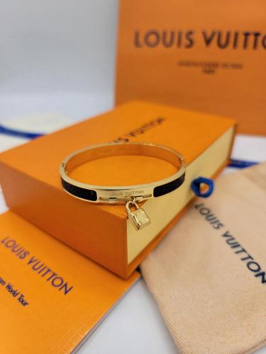 اسواره لويس فيتون مع ملحقاتها