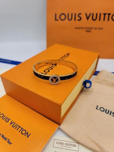 اسواره لويس فيتون مع ملحقاتها