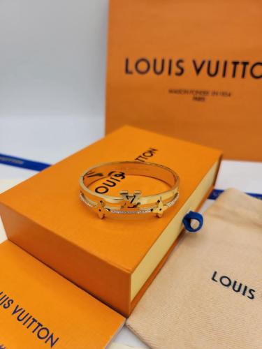 اسواره لويس فيتون مع ملحقاتها