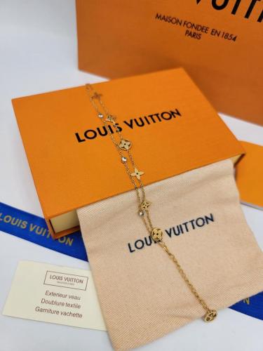 اسوارة لويس فيتون بملحقاتها