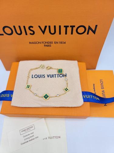 اسوارة لويس فيتون بملحقاتها