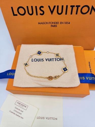 اسوارة لويس فيتون بملحقاتها