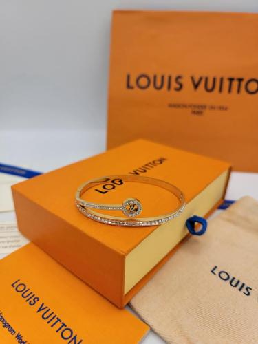 اسواره لويس فيتون مع ملحقاتها