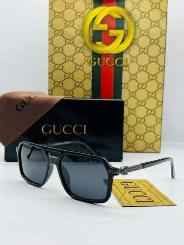 نظاره شمسية من ماركه - قوتشي مع ملحقاتها