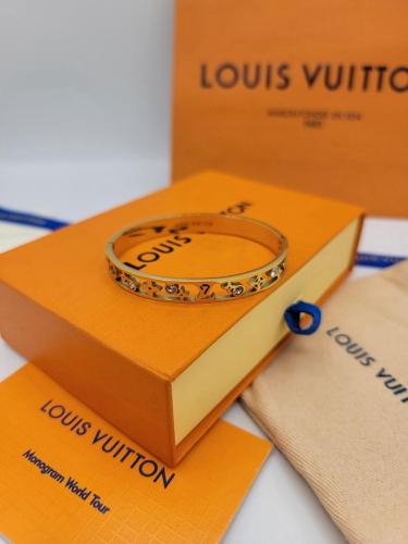 اسواره لويس فيتون مع ملحقاتها