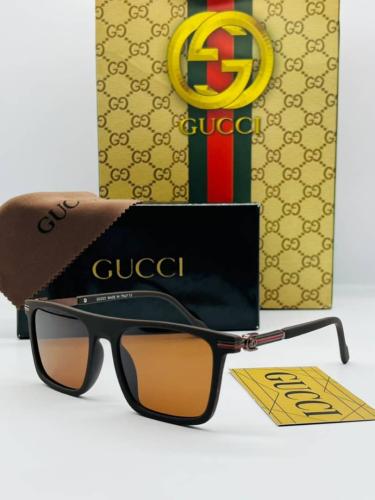 نظاره شمسية من ماركه - قوتشي مع ملحقاتها