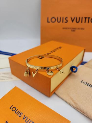 اسواره لويس فيتون مع ملحقاتها