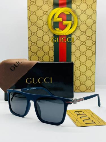 نظاره شمسية من ماركه - قوتشي مع ملحقاتها