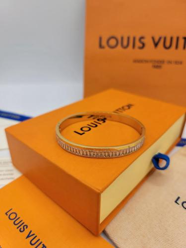 اسواره لويس فيتون مع ملحقاتها