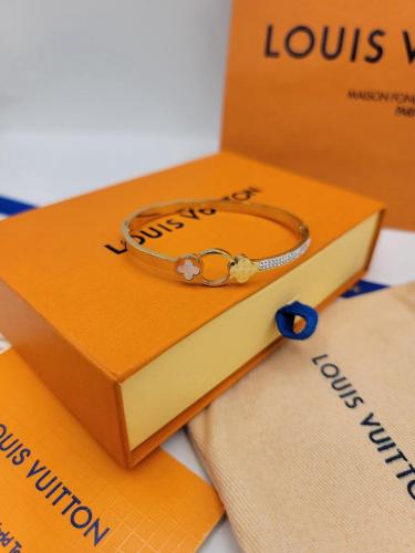 اسواره لويس فيتون مع ملحقاتها