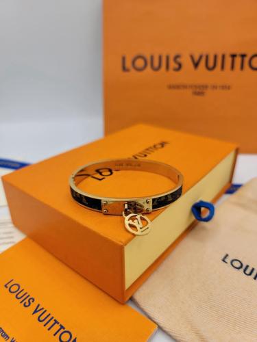 اسواره لويس فيتون مع ملحقاتها