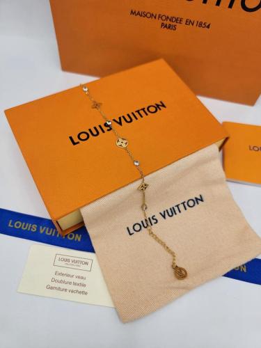 اسوارة لويس فيتون بملحقاتها