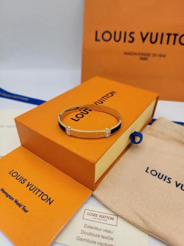 اسواره لويس فيتون مع ملحقاتها