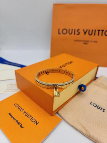 اسواره لويس فيتون مع ملحقاتها