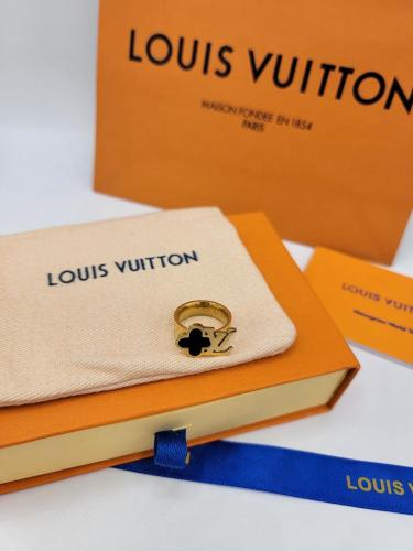 خاتم لويس فيتون بملحقاتها