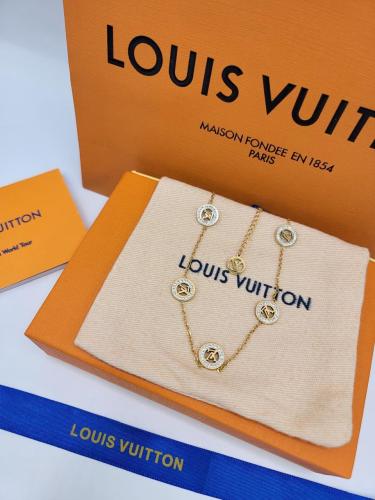 سلسال لويس فيتون بملحقاتها