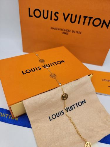 اسوارة لويس فيتون بملحقاتها