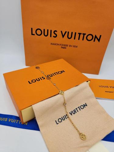 اسوارة لويس فيتون بملحقاتها