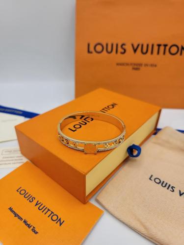 اسواره لويس فيتون مع ملحقاتها