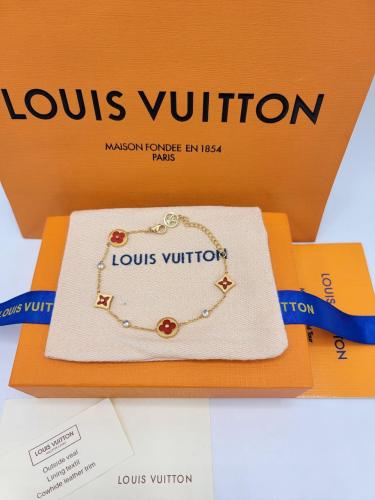 اسوارة لويس فيتون بملحقاتها