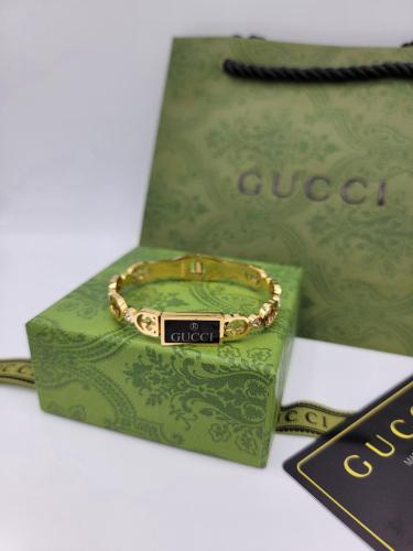 اسوارة قوتشي نسائية مع الملحقات