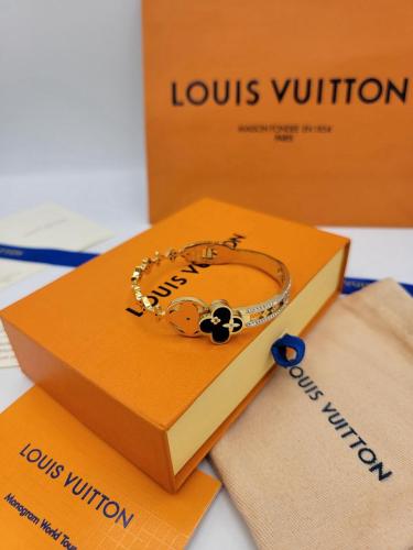 اسواره لويس فيتون مع ملحقاتها