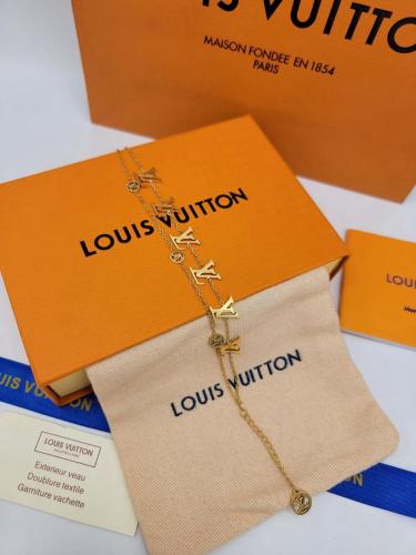 اسوارة لويس فيتون بملحقاتها