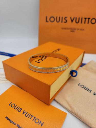 اسواره لويس فيتون مع ملحقاتها