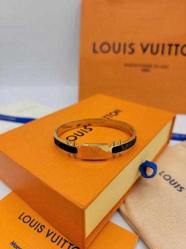 اسواره لويس فيتون مع ملحقاتها