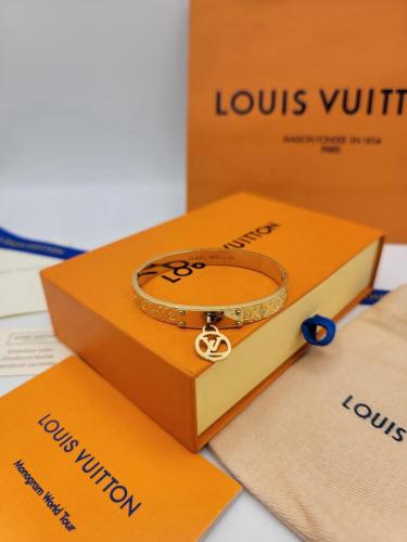 اسواره لويس فيتون مع ملحقاتها