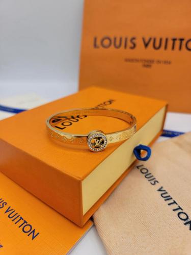 اسواره لويس فيتون مع ملحقاتها