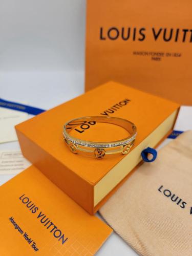 اسواره لويس فيتون مع ملحقاتها