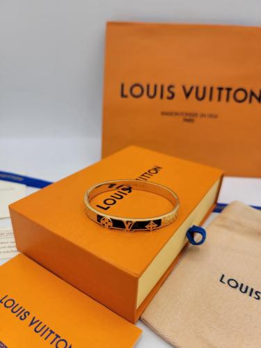 اسواره لويس فيتون مع ملحقاتها